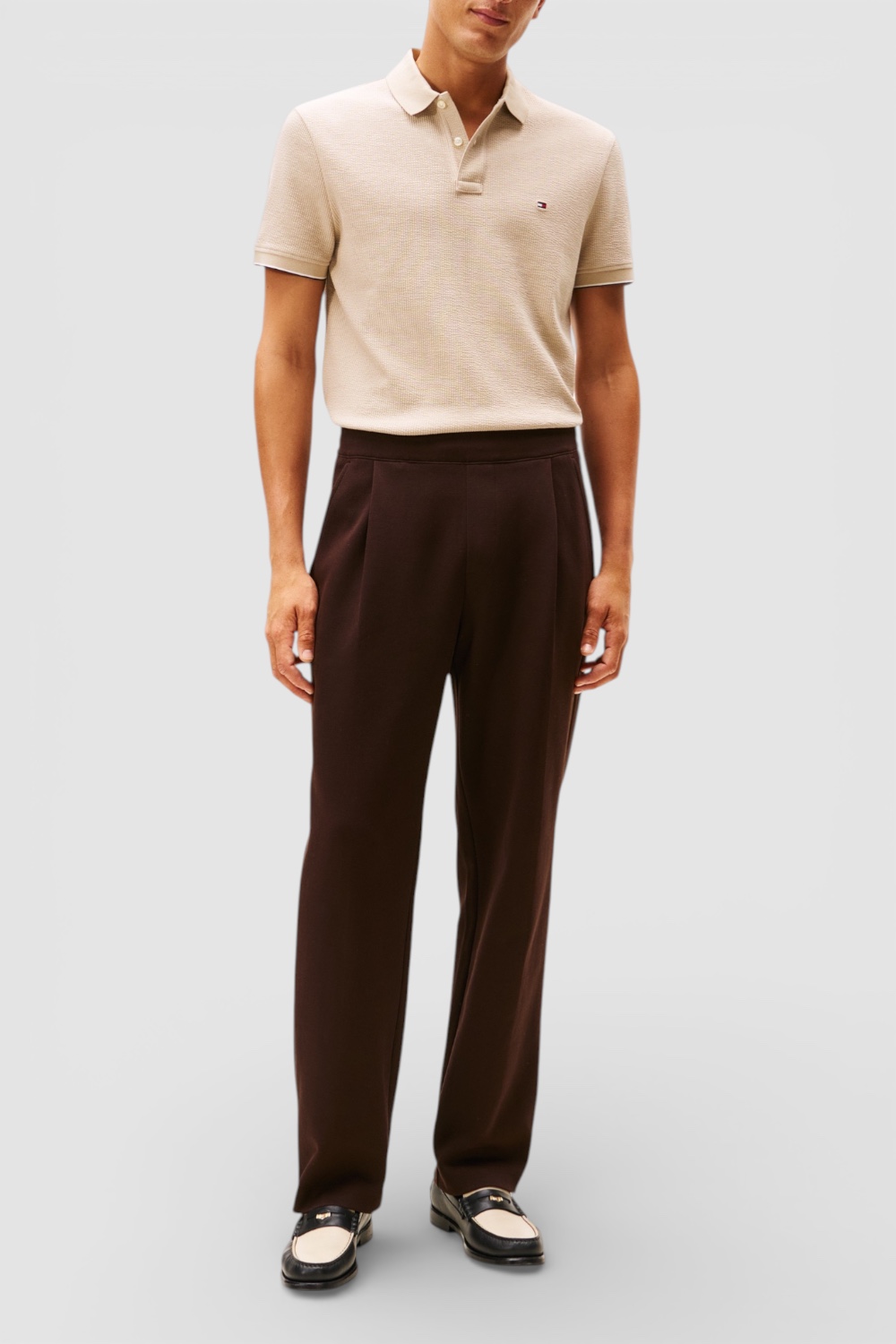 תמונת כל הלוק של חולצת פולו